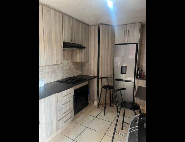 7 BEDROOM HOUSE FOR SALE IN ETHAFENI